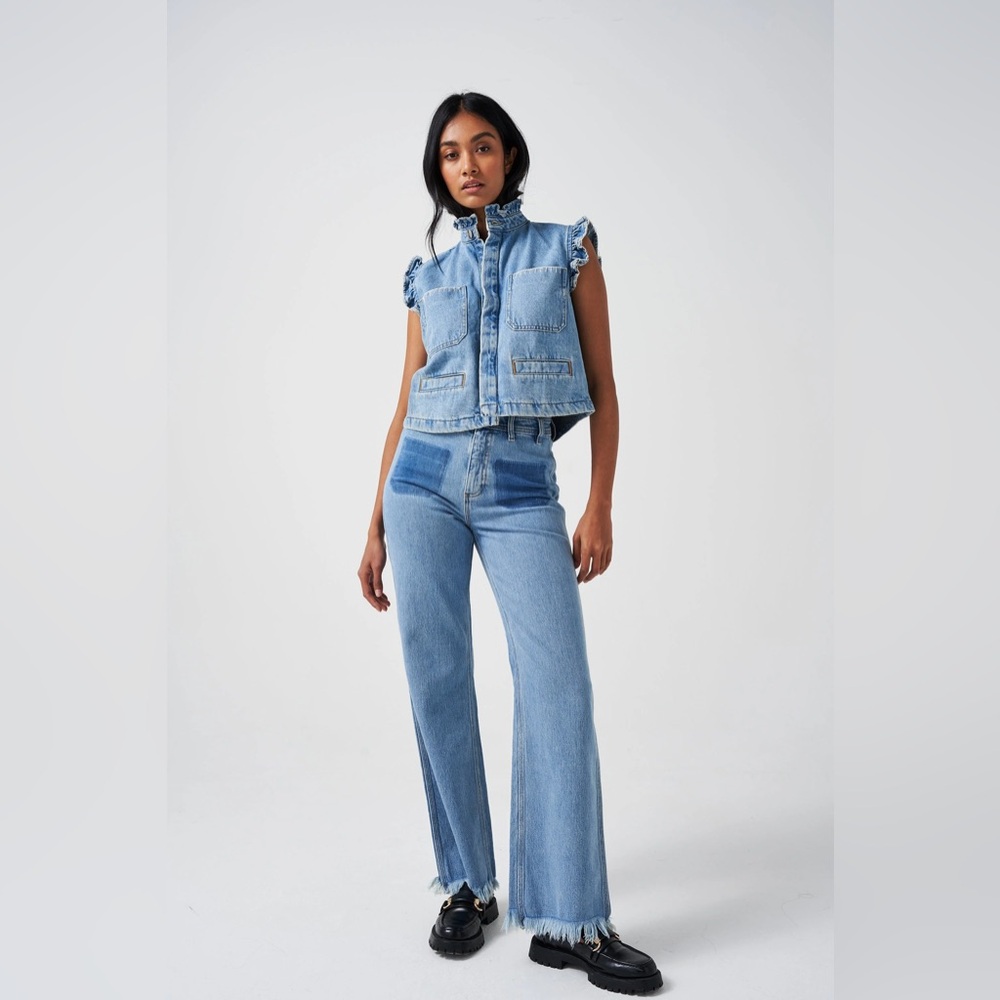 Seventy + Mochi Mabel Patch Pocket Wide Leg Flare Jeans in Rodeo Vintage